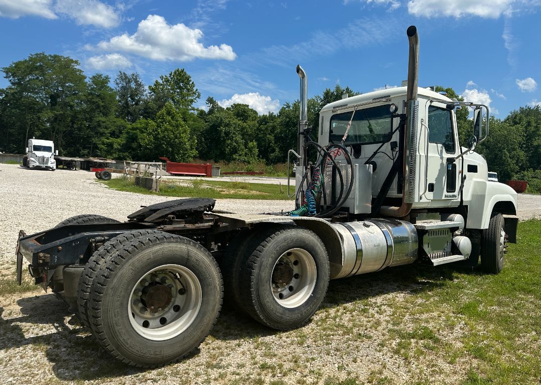 2012 MACK CHU613 - Image 5